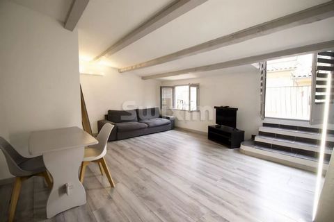 Ref 68927AD: Very nice furnished apartment type 1bis (35.83m Carrez law) located on the 3rd and last floor in the heart of the historic center of Aix-en-Provence, completely renovated and air-conditioned, quiet, bright, very nice living room with a l...