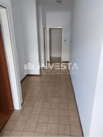 Er is een tweekamerappartement te koop op de meest gewilde locatie in de stad Poreč, dicht bij prachtige stranden. Het appartement bevindt zich op de begane grond van een kleiner gebouw. Het heeft een totale oppervlakte van 72 m² en omvat een tuin va...