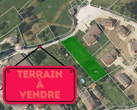 70190 RECOLOGNE LES RIOZ (10 min de RIOZ, 25 min de VESOUL, 40 min de BESANCON) Vanessa CRETIN vous propose en EXCLUSIVITÉ : Terrain Plat Constructible de 1496 m² au centre d'un ravissant village, proche de RIOZ et de son nouvel axe direct vers BESAN...