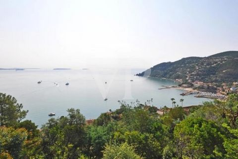 Traumhafte Lage für diese Villa mit Blick auf die Bucht von Cannes, die Lerins-Inseln und das Dorf Théoule-sur-Mer. Mit einem fabelhaften Panoramablick auf das Meer befindet sich dieses Villenprojekt (noch zu fertigstellen) in einem begehrten private...