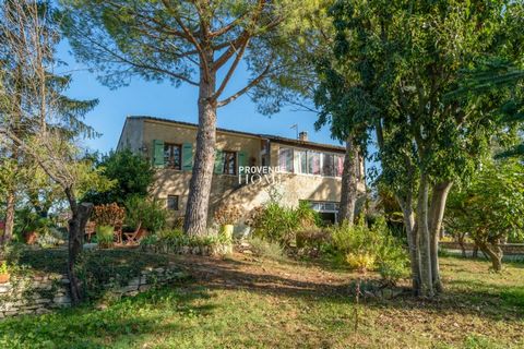 Provence Home, l’agence immobilière du Luberon, vous propose à la vente une maison offrant une vue imprenable sur le Luberon, située dans un quartier résidentiel paisible, à proximité de L’Isle-sur-la-Sorgue et des villages emblématiques de la région...