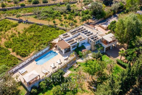 Finca with 6 bedrooms in Ibiza, San Lorenzo Charming finca, an original property from the year 1890, which has been expanded over the years to offer ample space and comfort on a fenced plot of 3,850 m². Nestled in the serene landscape of San Lorenzo,...