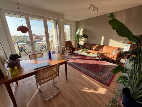 Sonnige 65qm Penthouse-Wohnung in Neukölln sucht Untermieter im Januar und Februar! Ich verreise und vermiete in diesem Zeitraum meine Wohnung unter. Die Miete beträgt 1490€ pro Monat inklusive Nebenkosten. Die Wohnung hat 2 separate Schlafzimmer. Ei...