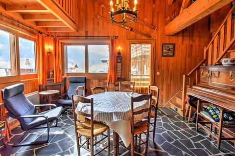 Hübsches Chalet an der Avoriaz-Straße und in der Nähe der Shuttlebuslinie. Hübsches Chalet, etwa 100 m von der Shuttle-Kreuzung entfernt, mit einer Fläche von 100 m², bestehend aus: ERDGESCHOSS: Überdachte GARAGE für 1 Auto GARTENBODEN: mit einer Ein...