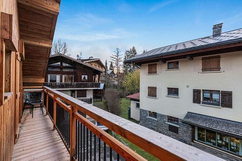 MEGEVE - Centre Cet appartement entièrement rénové se trouve au cœur de la magnifique station de Megève, à quelques minutes à pied de toutes les commodités qu’offre le centre du village. L’appartement agréablement lumineux est composé d’une pièce de ...