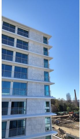 2 bedroom apartment with a parking space and balcony. NEW 2 bedroom apartment with balcony, in a gated community. Facing East, the apartment has panoramic views and plenty of natural light. Accessing the apartment, we find the living and dining room,...