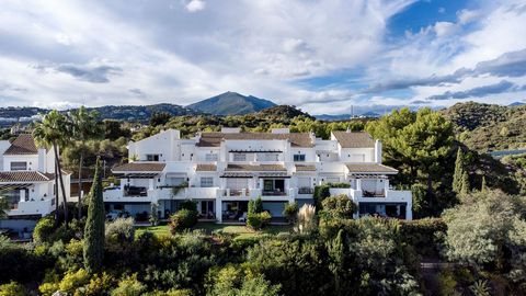 Located in Nueva Andalucía. Spacious 2 bedroom ground floor apartment in the popular urbanisation of La Quinta Village. Set in the higher parts of Nueva Andalucia only a few minutes away from Los Naranjos Golf. The spacious layout comprises of 2 bedr...