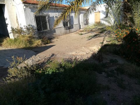 House for sale to be completely renovated (including roof) in Mazarrón.~~In the middle of the crop area, surrounded by mountains we find this spacious construction (ideal for locals who work these lands).~~With 154 m2 built, 3 bedrooms 1 kitchen and ...