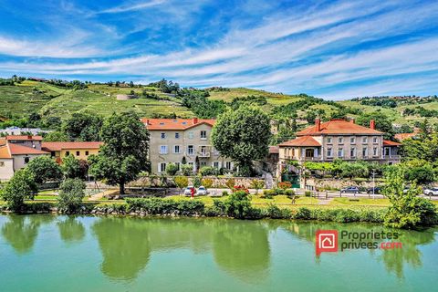 EN EXCLUSIVITÉ...:-) Cette fois-ci je vous invite à découvrir non pas un appartement ou une maison mais une pépite dans une charmante demeure d'exception, sécurisée au bord de l'eau où règnent le calme, la sérénité et les vignobles, sur la jolie comm...