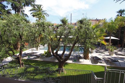 Appart Hôtel Villa Annette ligt gunstig in hartje Cannes met de beroemde boulevard La Croisette en het aantrekkelijke zandstrand op slechts 300m. In totaal zijn er 7 moderne en luxe appartementen die zijn ondergebracht in een recent compleet en vakku...