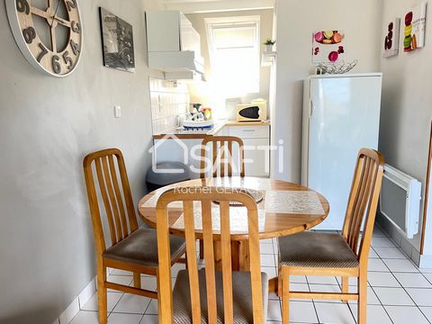 Situé à Le Croisic (44490), cet appartement offre un cadre de vie charmant à ses habitants. Sa localisation en fait un lieu agréable pour profiter de la tranquillité de la région. De plus, la proximité avec la mer en fait un endroit propice aux balad...