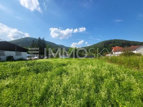 Terrain à bâtir presque naturel à Bad Dürkheim avec permis de construire et planification de projet pour une villa urbaine de 3 unités résidentielles. La propriété se caractérise par un très bel emplacement orienté au sud directement sur l’Isenach et...