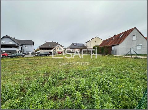 À vendre : Magnifique terrain constructible de 889m2 dans la charmante commune d'Offendorf, idéalement situé à seulement 25 minutes de Strasbourg, 20 minutes de Hagenau et 20 minutes de Roppenheim. Profitez de cette opportunité exceptionnelle pour ré...