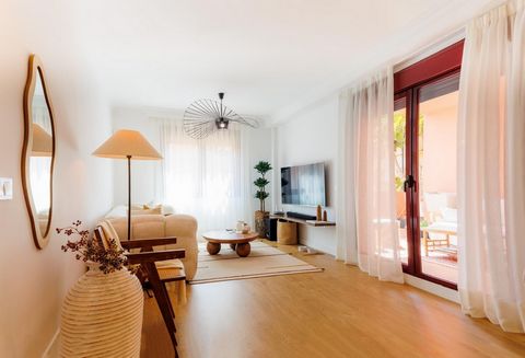 Apartment for sale in , Benahavis with 2 bedrooms, 1 bathroom and with orientation south, with communal swimming pool, private garage and communal garden. Regarding property dimensions, it has 109 m2 built and 9 m2 terrace. Has the following faciliti...