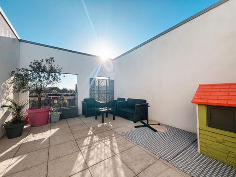 Nouveauté à vendre ! Appartement de 85m2 situé à Saint-Herblain bourg quartier de la Pelousière à 700m de la mairie et des commerces de proximité, le bus et les écoles sont également accessible à pied. Au 3ème et dernier étage avec ascenseur dans une...