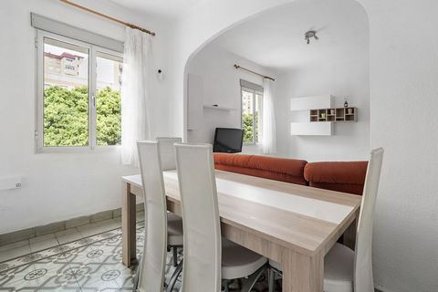 Located in Málaga. Investment Property in Malaga We present you this 168 square meters property in Martinez Maldonado street, Malaga. Ideal for renting by rooms, this property has five spacious bedrooms that offer comfort and privacy, as well as two ...