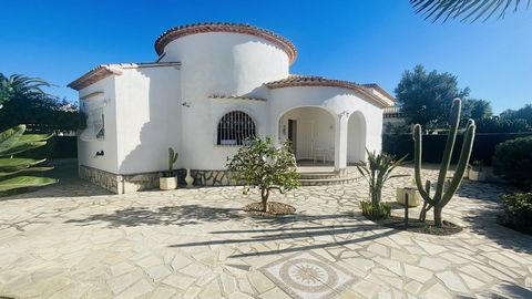 Description of object: The single-storey villa in Els Poblets presents itself as a spacious and accessible living solution with 3 bedrooms and 1 bathroom. Situated on a spacious plot, the property offers enough space for a possible pool, ideal for re...