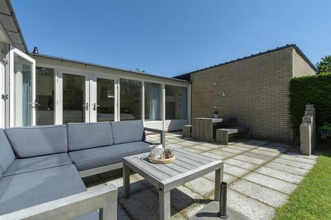 Un bungalow de vacances moderne et attrayant pour 6 personnes au Park Duinland à Sint Maartenszee Ce bungalow pour 6 personnes est une jolie maison de vacances située dans le parc Duinland. Dans le grand jardin avec terrasse abritée, il y a beaucoup ...