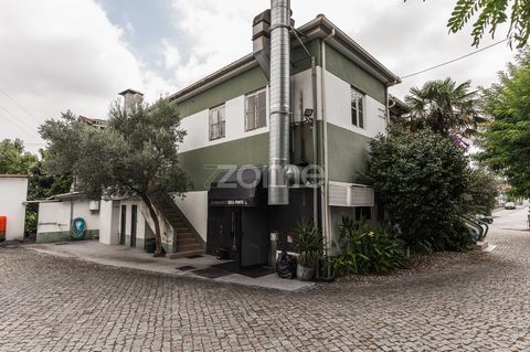 Identificação do imóvel: ZMPT572188 Presentazione degli investimenti immobiliari Ottima opportunità per gli investitori in Vizela! Siamo lieti di presentare una proprietà unica composta da una casa con 4 camere da letto al primo piano e uno spazio ri...