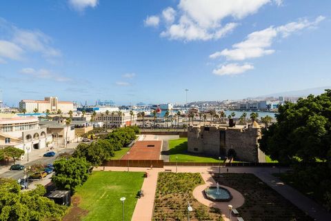 Situé au cœur de Las Palmas de Gran Canaria, cet hébergement nouvellement construit offre un refuge moderne et élégant, parfait pour une escapade relaxante. L'espace de 45 m² est conçu dans un souci de confort, pouvant accueillir jusqu'à trois person...