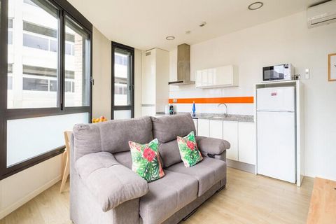 Cet élégant appartement situé au premier étage, situé dans un immeuble récemment achevé comprenant 12 maisons de vacances, est parfait pour ceux qui recherchent un mélange de travail et de détente. Doté d'un espace de travail dédié avec un bureau, un...