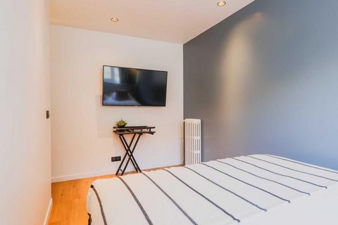 Bienvenue dans notre charmant appartement de 60 m², idéalement situé au cœur du 10ème arrondissement de Paris, dans le prestigieux quartier de l'Hôpital Saint-Louis. Doté de deux chambres et de tous les équipements nécessaires, cet espace vous accuei...