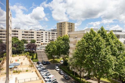 Descubra o conforto e a tranquilidade deste maravilhoso apartamento T4, situado numa área residencial calma e a apenas 10 minutos do Centro Histórico. Características do Imóvel: Tipologia: T4, incluindo 1 suíte Certificação Energética: B- Área Bruta:...