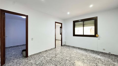 ¡Oportunidad en Can Vidalet! Piso céntrico en Hospitalet de Llobregat Se vende piso en Calle Rosa de Alejandría, 20, ubicado en una tercera planta sin ascensor. Con una superficie total de 61 m², esta vivienda ofrece: Amplio salón-comedor ideal para ...