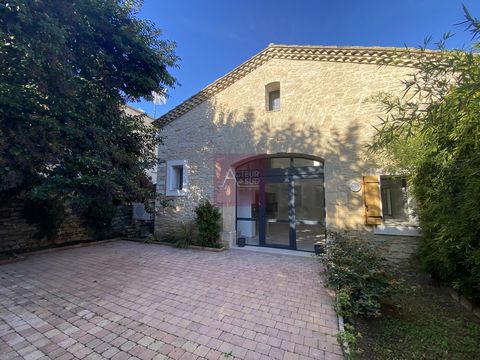 VENTE MAISON 10 MIN MONTPELLIER OUEST  Coup de coeur! Très jolie maison de village rénovée 4 pièces 102m2 au sol (98m2 en Loi Carrez) avec cour privative arborée. Belle façade en pierres ravalée. Grand séjour avec cuisine entièrement équipée au rez-d...