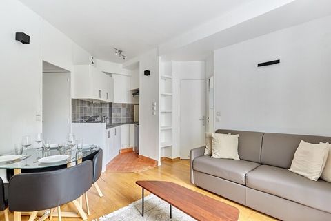 Bienvenue dans notre charmant T2 situé au cœur du célèbre quartier du Marais, animé avec ses nombreuses rues piétonnes et à seulement 5 minutes à pied de Beaubourg. Mon logement avec vue sur une jolie cour calme et fleurie offre un parfait mélange de...