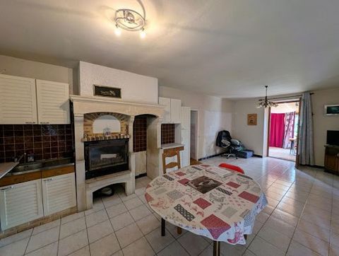 Magnificent residence nestled in a peaceful hamlet, close to one of the most beautiful villages in France and all the necessary shops. Close to several medieval sites, the Brenne park. You will find in the village all the shops of basic necessity and...