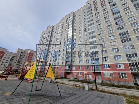 Продам комнату в трехкомнатной квартире. Комната в хорошем состоянии, окно пластик, на полу линолеум. Площадь кватиры большая: большой коридор-что очень удобно, 2 больших санузла, кухня 16 м2. Места общего пользования очень чистые, новые. 2 санузла в...