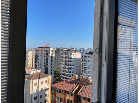 Appartement te koop is gelegen in Kadikoy. Kadikoy is een wijk aan de Aziatische kant van Istanbul. Het is een bruisend en kosmopolitisch gebied dat bekend staat om zijn levendige sfeer, uitstekende restaurants en cafés en trendy boetieks. Het gebied...