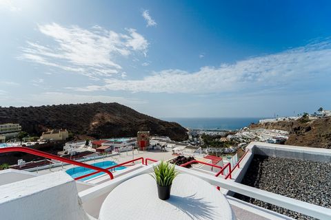 Diese Immobilie bietet einen fantastischen Lebensstil mit einer großen Terrasse, die einen unvergleichlichen Blick auf das Meer, den Hafen und die Berge bietet. Der Ausblick ist wirklich einer der größten Vorteile der Wohnung, und hier kann man den g...