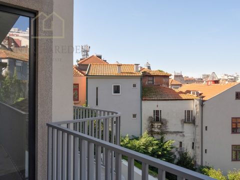 Apartment T1 +T0, to buy in the historic area of Porto, next to Sé. Marquesa Palace - The historic city of Porto is one of the oldest cities in Europe. This exciting and vibrant city has emerged in Europe as one of the main tourist destinations due t...