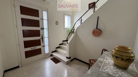 Sur la commune Rivesaltes, l'agence Sauvaire Immobilier vous propose cet immeuble de deux appartements (T3 et T4) et d'un garage de 70 m2 avec entrées indépendantes, situé dans un quartier résidentiel recherché de la commune. L'appartement situé au r...