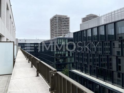 ¿Está buscando un apartamento de lujo en el East Side como inversión? Este moderno apartamento está situado en el codiciado East Side de Berlín, en el animado barrio de Friedrichshain, justo enfrente de la conocida East Side Gallery y muy cerca del U...