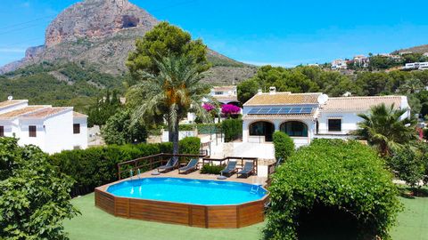 Amazing 4 bedroom villa for sale in the Montgo area of Javea South facing 4 bedroom 2 bathroom villa for sale in Javea, Spain Fantastic 4 bedroom 2 bathroom property for sale in the Montgo area of Javea. The property has two nayas, one of them partia...