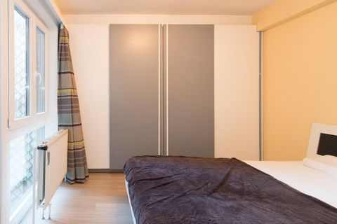 Cet appartement de 2 chambres récemment construit est situé au 2ème étage de la prestigieuse tour Residentie Ensor II, située dans le quartier d'Oosteroever. Il dispose d'une terrasse spacieuse avec mobilier de salon, parfaite pour se détendre en ple...