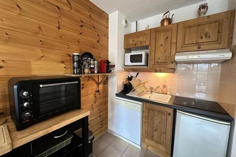 This family-friendly residence in Vars Saint-Marcellin offers a comfortable and convenient stay with a free shuttle stop right in front, providing easy access to the resort. The apartment is ideal for families and can accommodate up to 6 people. It f...