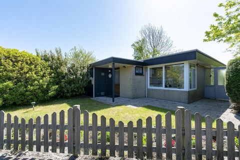 Gezellige vakantiebungalow in Sint Maartenszee dicht bij het mooie strand van Sint Maartenszee. Deze leuke vakantiebungalow ligt op ongeveer 1200 meter van de duinopgang naar het prachtige brede strand van Sint Maartenszee. Via een wandel en fietspad...