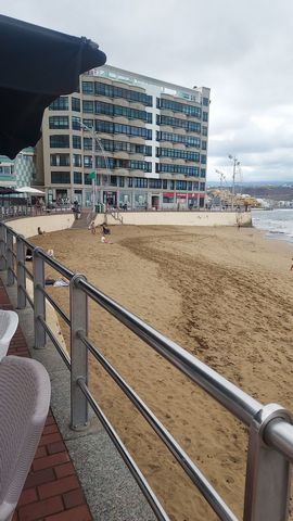 Best House ofrece Ãtico con amplia y luminosa terraza donde disfrutarÃ¡s del sol en todas las horas del dÃ­a, asÃ­ como de la gran cercanÃ­a a la Playa de las Canteras. Consiste en la uniÃ³n de dos Ã¡ticos en 6Âª Planta de unos 70 metros, que ademÃ¡...