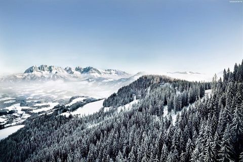 Dit appartement heeft 2 slaapkamers en is geschikt voor 4 personen, ideaal voor een gezin. Dit liefdevol ingerichte appartement is gelegen op 1 van de mooiste plekken van het gezellige stadje Kitzbühel. Het appartement bevindt zich op 800 m van het c...