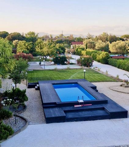 Capena Wir bieten zum Verkauf eine prächtige Doppelhaushälfte mit Garten und Swimmingpool an. Das Anwesen befindet sich am Ortseingang von Capena, nur wenige Meter von der Kreuzung Capannelle entfernt, in einem reinen Wohngebiet, das nur aus Villen b...