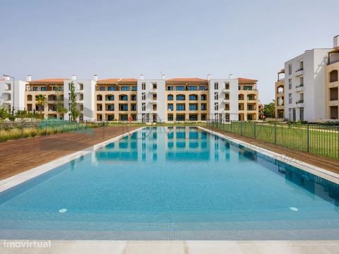 Ideaal gelegen op de eerste verdieping van een beveiligd condominium met aangelegde tuin, zwembad en lift, in een prestigieus en gerenommeerd gebied van Vilamoura, nodigt dit elegante appartement u uit om een uitzonderlijke levensstijl te ontdekken. ...