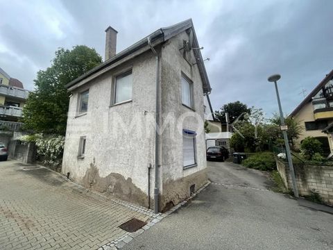 Deze aan renovatie toe te genoveren eengezinswoning bevindt zich in Ehningen en biedt een breed scala aan mogelijkheden voor individuele inrichting. Het huis heeft twee en een halve kamer en strekt zich uit over een woonoppervlakte van ongeveer 40 m²...