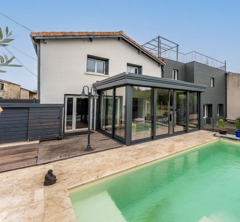 Villa Contemporaine Unique avec Annexe Louable