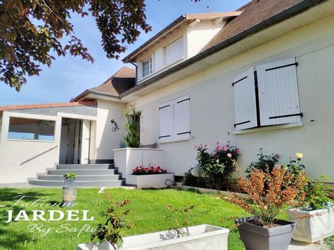 VILLA SPACIEUSE AU CALME ET PROCHE DES COMMODITES