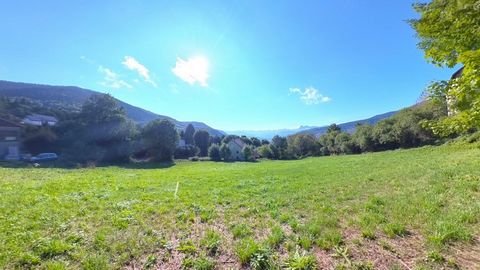 Terrain constructible de 1108m²