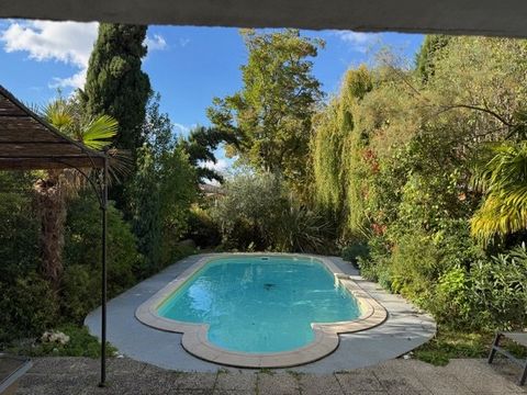 JOLIE MAISON DE VILLAGE AVEC PISCINE ET JARDIN CLOS